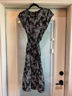 Banana Republic Black and White Leaf-Print Midi Dress